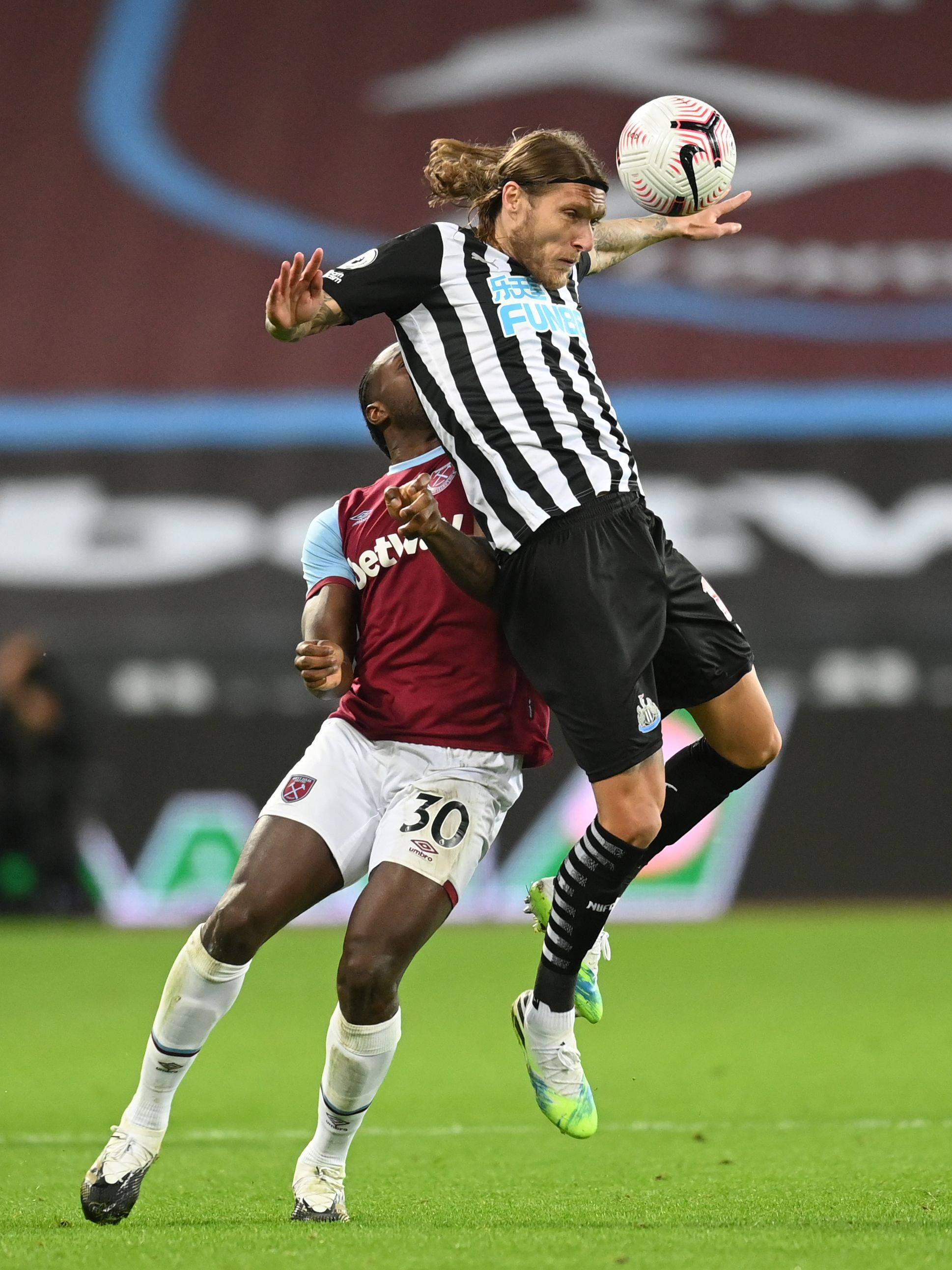 出两队在关 出两队在关